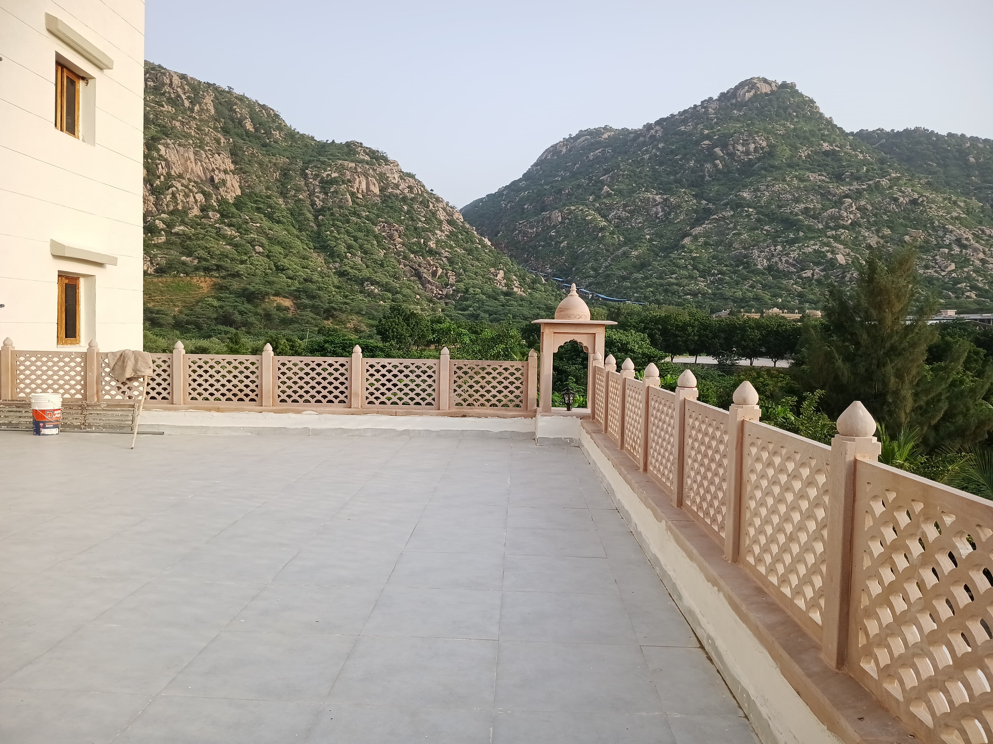 Elegant Lobby & Outdoor Spaces view 2